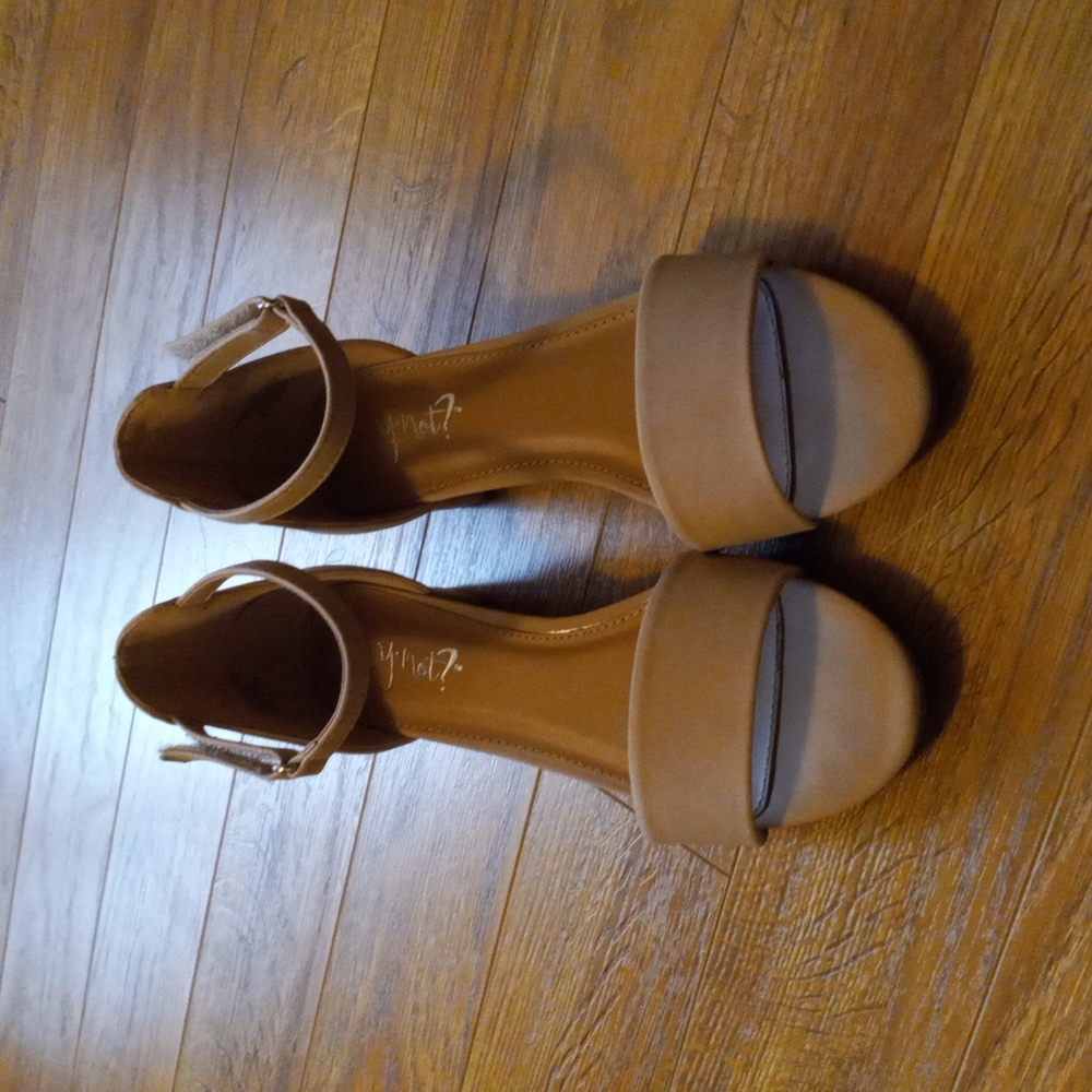 Nude Small Kitten Heel Dress Shoes Size 4-1/2 by Y.NOT. *BRAND NEW*